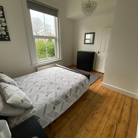 Lovely 2 Bedroom Flat Wifi Close To The Beach Bournemouth Eksteriør bilde