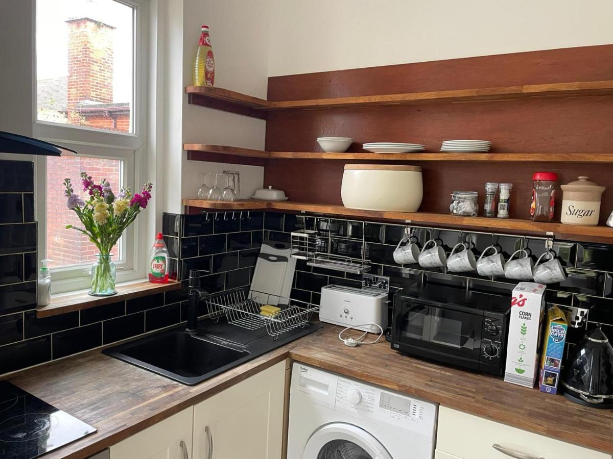 Lovely 2 Bedroom Flat Wifi Close To The Beach Bournemouth Eksteriør bilde