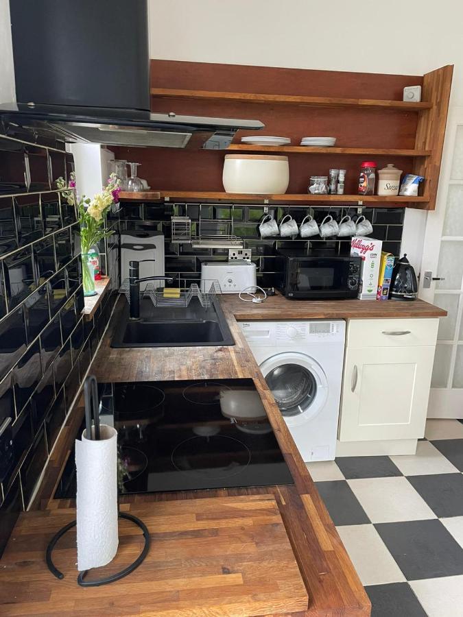 Lovely 2 Bedroom Flat Wifi Close To The Beach Bournemouth Eksteriør bilde
